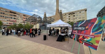 Més de 200 joves pinten llenços per a visibilitzar i conscienciar a través de l’art les desigualtats i la pobresa al món