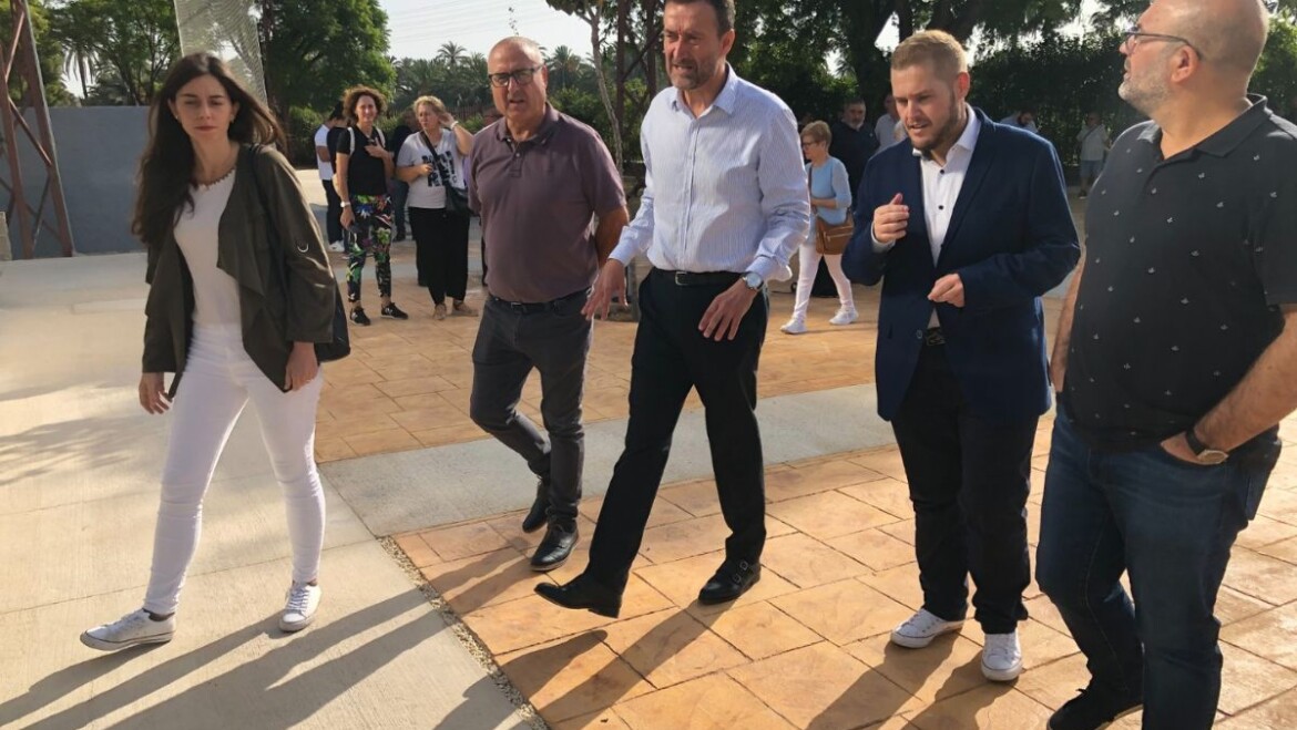 El alcalde inaugura el Polideportivo Los Palmerales, cuya pista lleva el nombre de la atleta paralímpica ilicitana Desirée Segarra