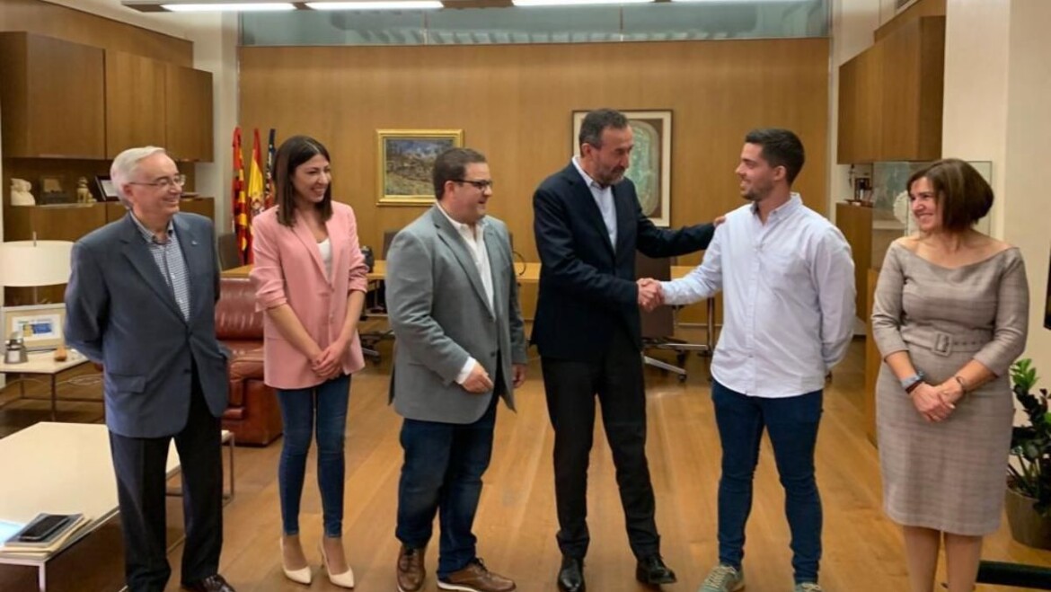 El alcalde recibe a Iván Pomares, el nuevo Cantó, y a los responsables de la Venida de la Virgen