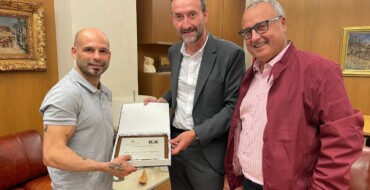 El alcalde y el edil de Deportes reciben a Kiko Martínez ‘La Sensación’ tras la conquista de su sexto Campeonato de Europa