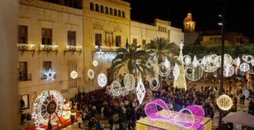 Elche da la bienvenida a la Navidad con casi un 33% más de inversión en iluminación decorativa en barrios y pedanías respecto al año pasado