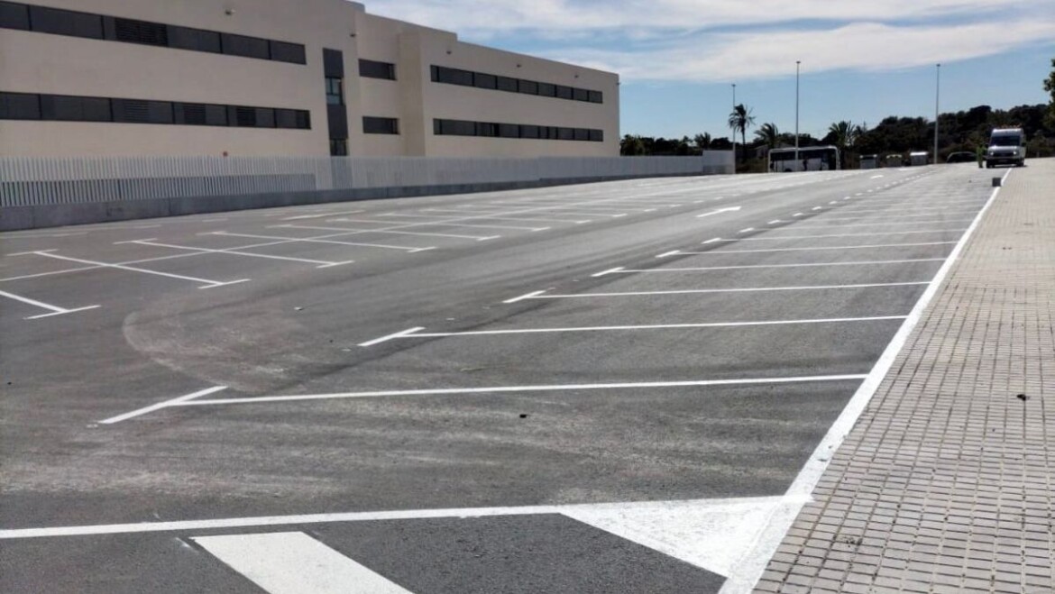 El Ayuntamiento crea más de 300 nuevas plazas de aparcamiento gratuitas en las avenidas Alcalde Ramón Pastor y de Jubalcoi