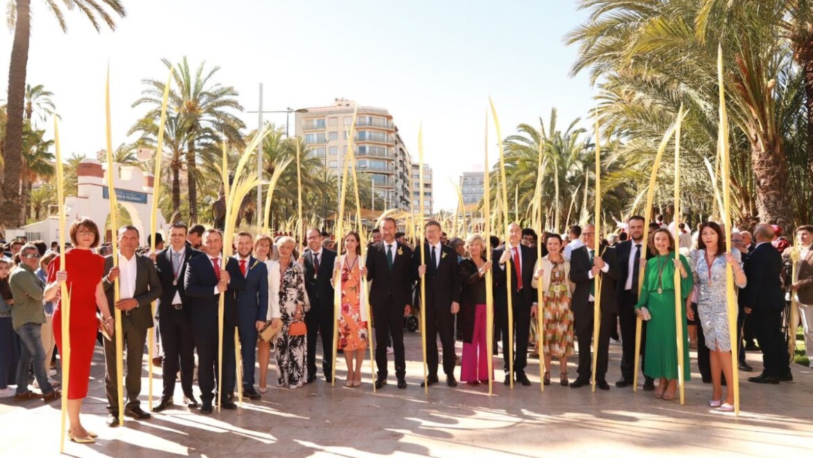 El president de la Generalitat participa en el Domingo de Ramos de Elche y destaca los valores de unión y convivencia de esta emblemática celebración