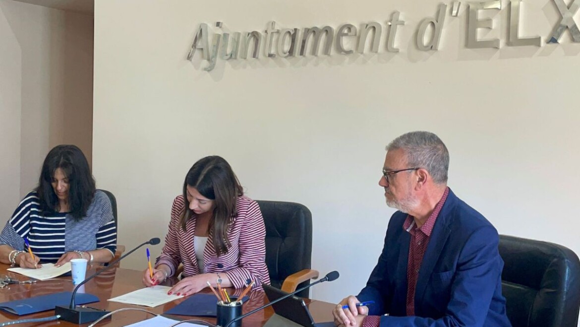 El Ayuntamiento renueva su compromiso con los jóvenes saharauis para que puedan recibir formación académica en la ciudad con sus familias de acogida