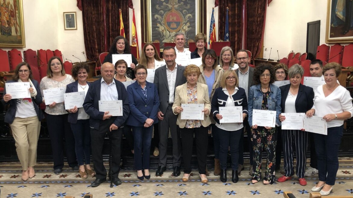 El Taller Municipal de Artesanía de la Palma Blanca concluye su XXV edición con un acto de graduación celebrado en el Salón de Plenos