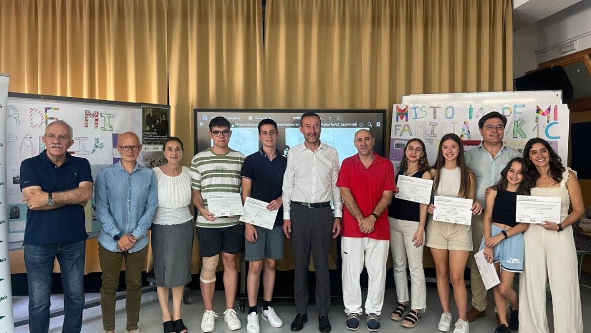 La concejalía de Educación, la Cátedra Pedro Ibarra y la Asociación de María Teresa Vega otorgan los premios de investigación histórica al alumnado de cinco centros educativos