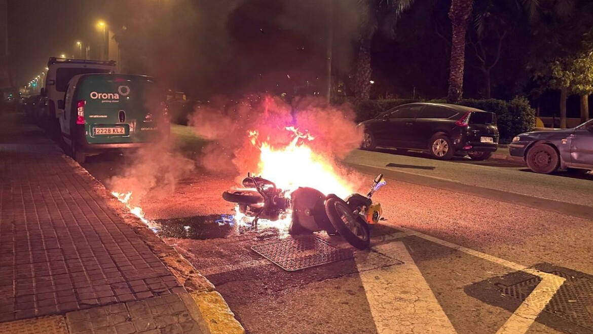 Detingut per cremar una motocicleta