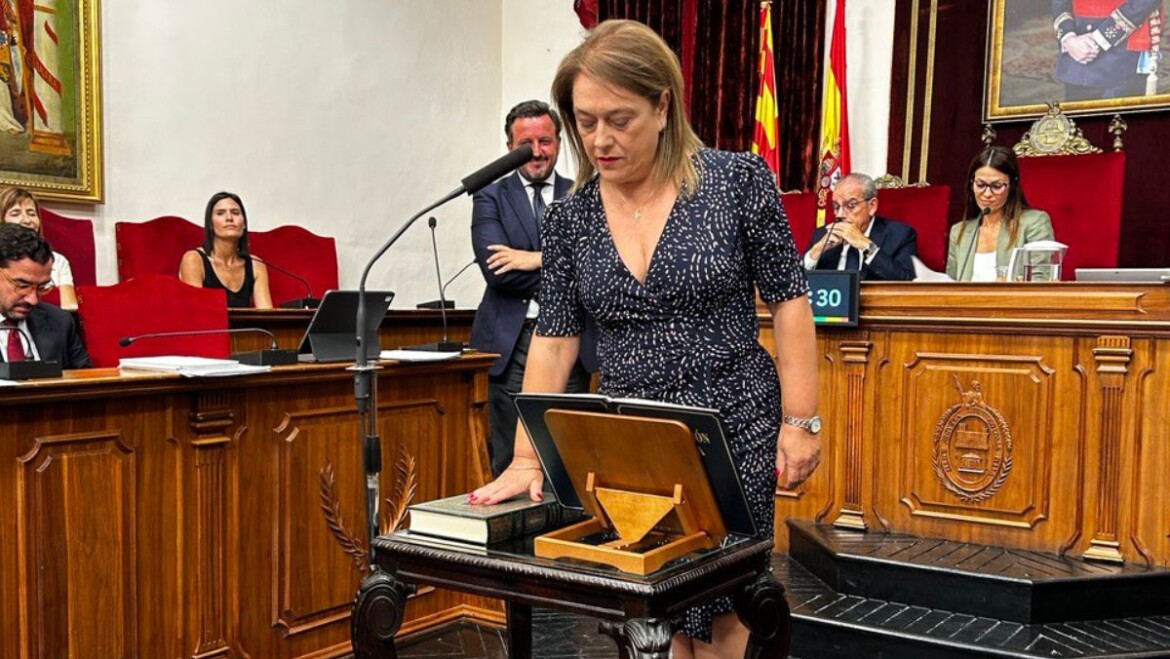 Caridad Martínez toma posesión como nueva concejal del grupo municipal del PP