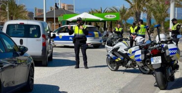 Policía Local detiene a dos sospechosos de robar en el interior de vehículos en el Carabassí