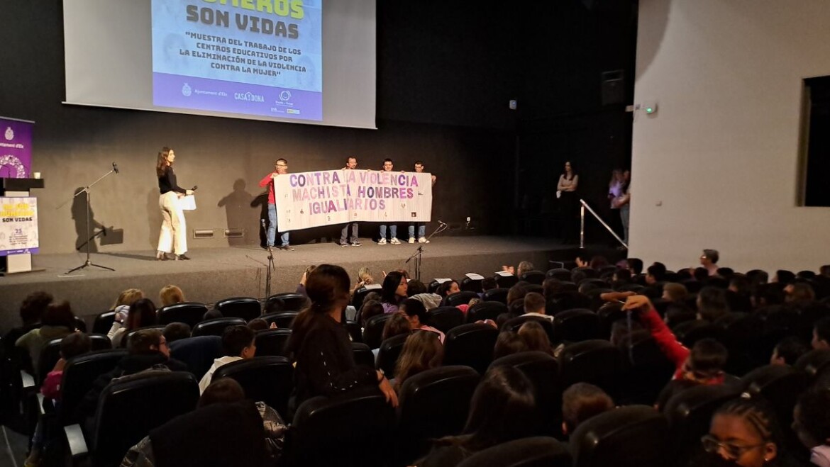 El Centre de Congressos acull una mostra de treballs de centres educatius per a l’eliminació de la violència contra la dona