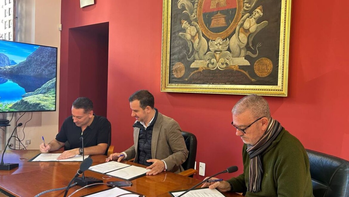 El Ayuntamiento firma un convenio con el Club Deportivo Squash para la creación de una Escuela Municipal de Patinaje sobre Hielo