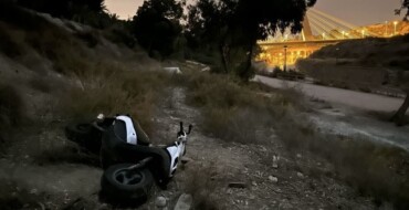 Recuperado un ciclomotor robado en la ladera del río