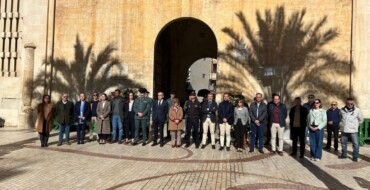 Elche guarda un minuto de silencio por los dos guardias civiles asesinados en Barbate