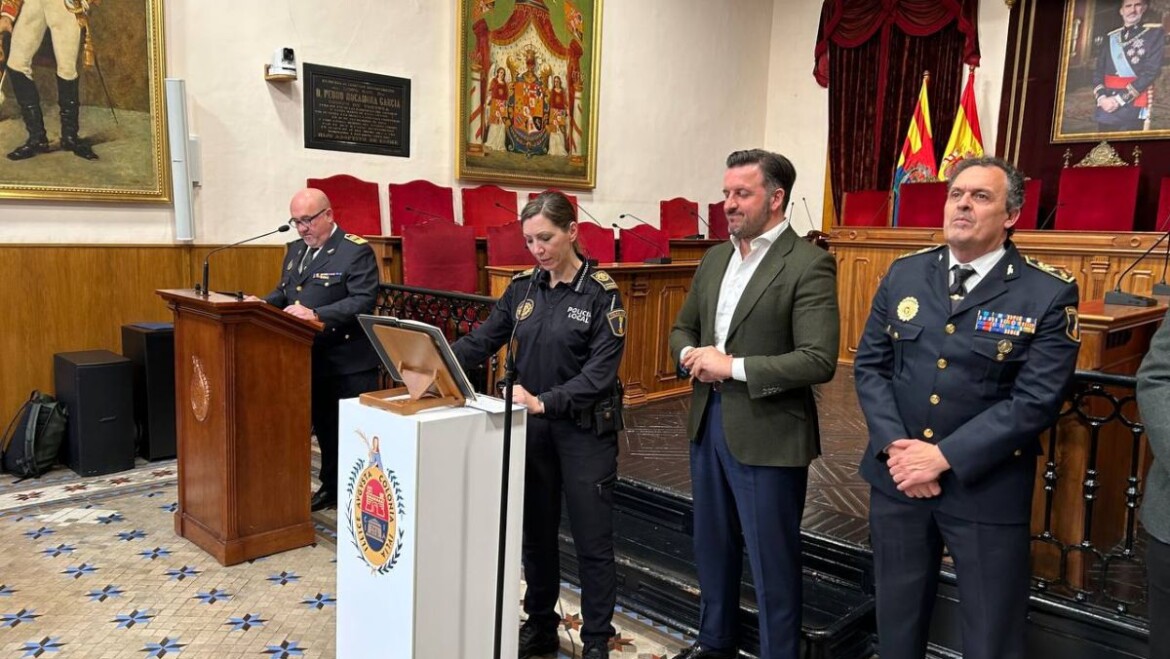 Toma de posesión de cinco nuevos inspectores de la Policía Local de Elche