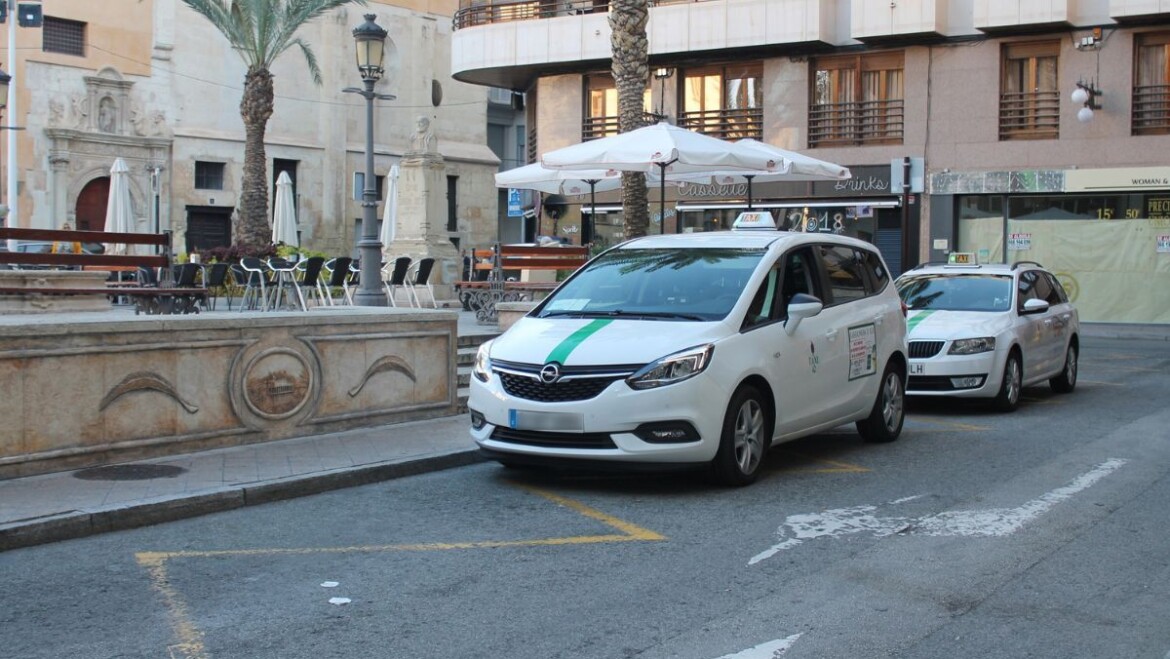 El Ayuntamiento solicita a la Conselleria habilitar las licencias estacionales de taxi