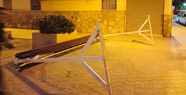 Detenidos tres hombres tras robar una pérgola de una terraza