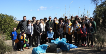 El voluntariado ambiental vuelve al Clot de Galvany para combatir la basuraleza