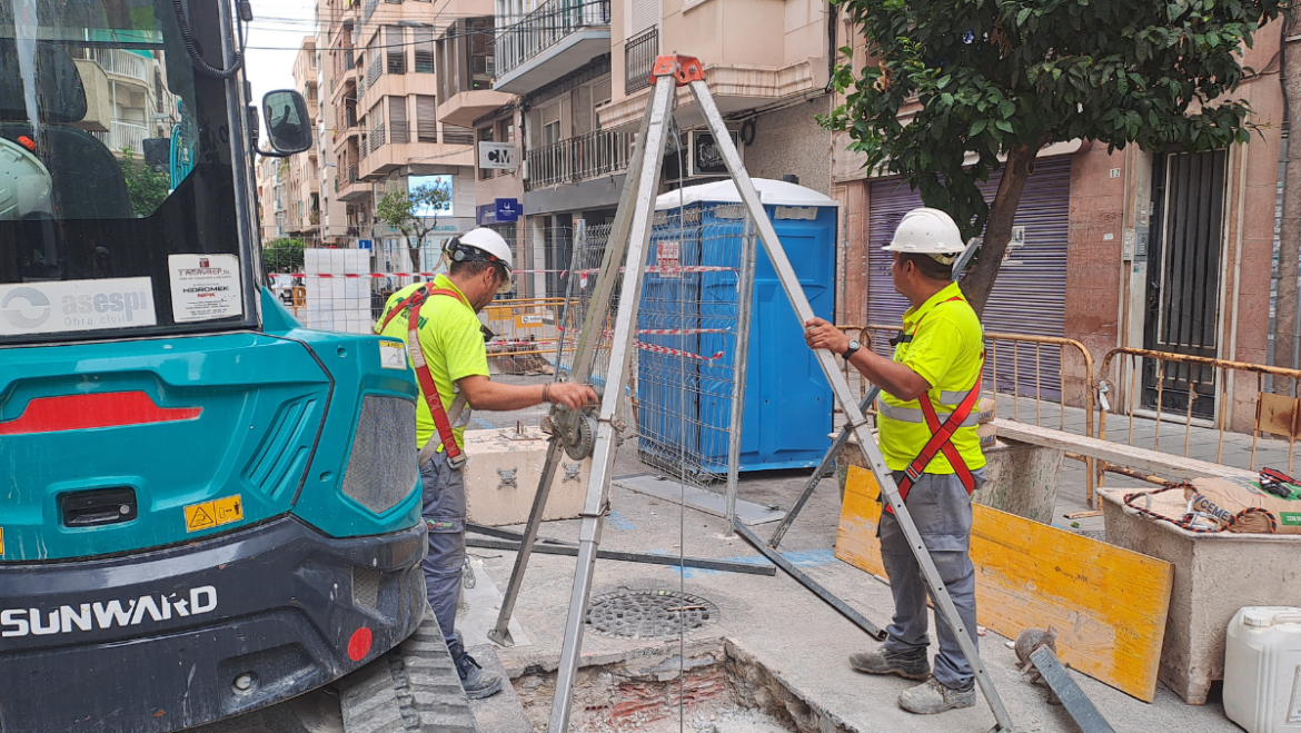 Comencen les obres de reparació de la conducció d’aigües pluvials del carrer Camilo Flammarion