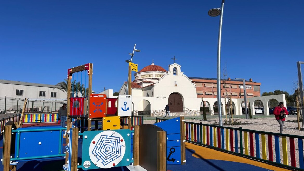 El nou jardí al costat de l’ermita de Sant Crispí ret homenatge a l’empresari del calçat Rafael Bernabéu